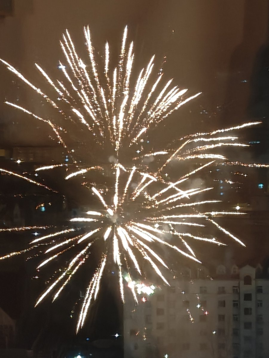 _AQiu_'s tweet photo. 新年快乐！ https://t.co/h1gxt61ZEs