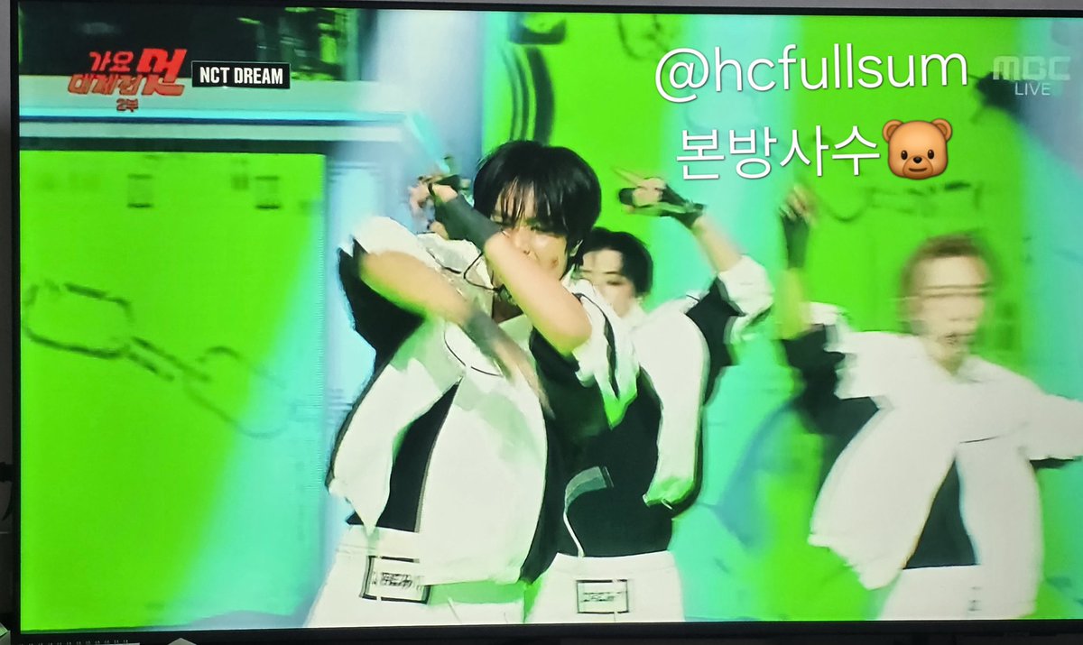 hcfullsum's tweet photo. 가요대제전 1부부터 2부 마지막 엔시티드림 드림이들 무대까지 전부 본.방.사.수. 완료👀🩷🩷 돈룩업 너무 갖고싶습니다.
너무 즐거운 2025년의 마지막부터 2026년의 시작까지 올해도 MBC와 함께했네요. 새해의 시작부터 화이팅!
#가요대제전 #MBCkpop #돈룩업 #NCTDREAM #엔시티드림 https://t.co/e0FziBY9vj