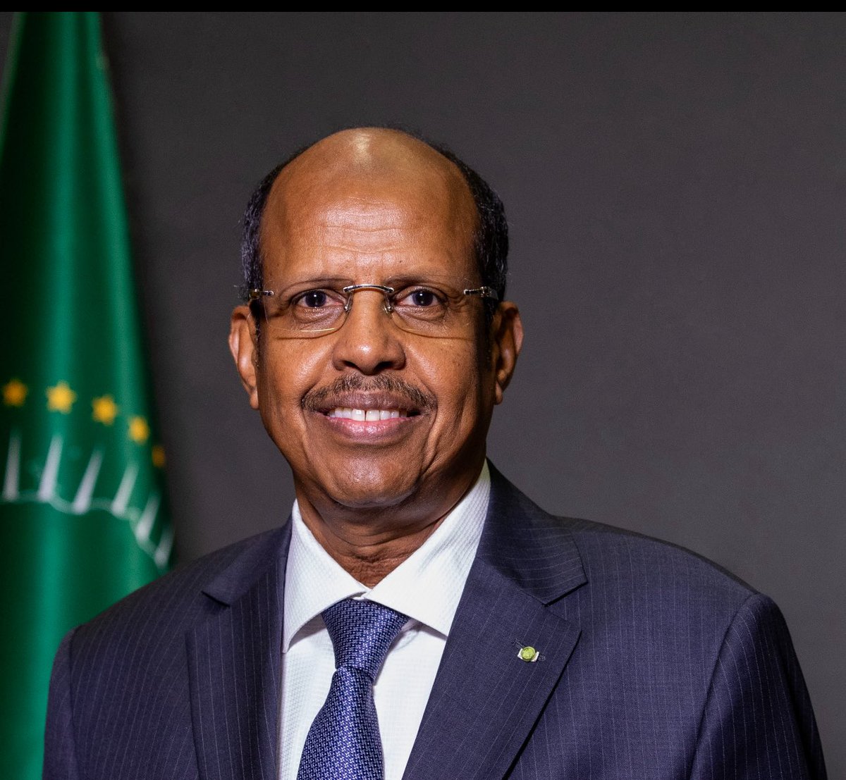KiyaEthiopia's tweet photo. We all enormously respect the African Union @_AfricanUnion as our own institution. But this Djibouti's former MFA, the Chairperson, @ymahmoudali is apparently struggling to differentiate between bilateral & multilateral modalities, mixing up Djibouti's position @IsmailOguelleh as AU stance in his public statements. 
 
አደብ ግዛ በሉልን ኧረ ወገን!🙄
