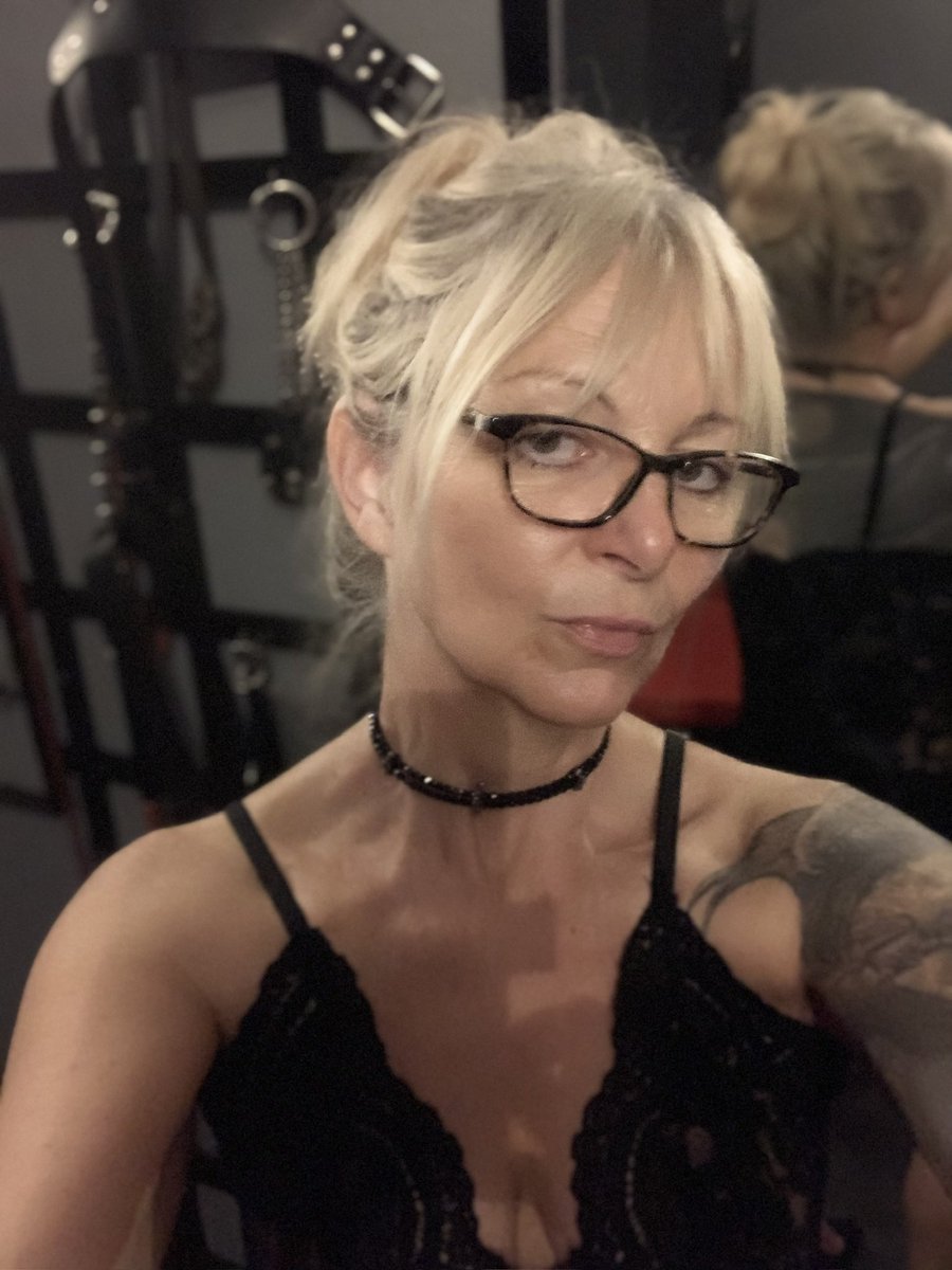 Happy new year to you all thank you to all that has made it a great year here’s to more fun and spanks in2026  have a good one see you next year <a href="/houseducroix/">House DuCroix</a> 😈