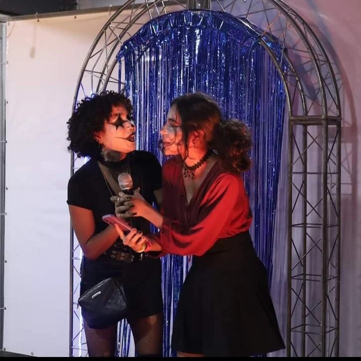 agfbaoficial's tweet photo. 🎤 #TBT dos cantores de Karaokê mais animados que Alagoinhas já viu! 🎶🎤

No próximo, o Karaokê terá ranking e premiação!

#AGFBA #AlternativeGeekFestival #Karaokê #Alagoinhas #Geek https://t.co/1PvzVnDB7M