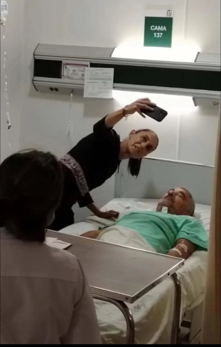 lamusitapg's tweet image. Que STUPID eres Claudia @Claudiashein tomándote una selfie con un lesionado del TREN INTEROCEÁNICO. Únicamente me resta decirte que eres:
1. Insensible o desconsiderada.
2. Irrespetuosa.
3. Morbidamente curiosa o morbosa.
4. Superficial o frívola y, 
5. Narcisista.