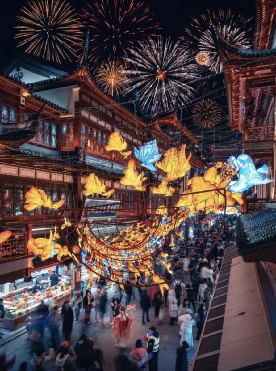 W0rld2026's tweet image. HAPPY NEW YEAR 2026 CHINA 🇨🇳 🎉