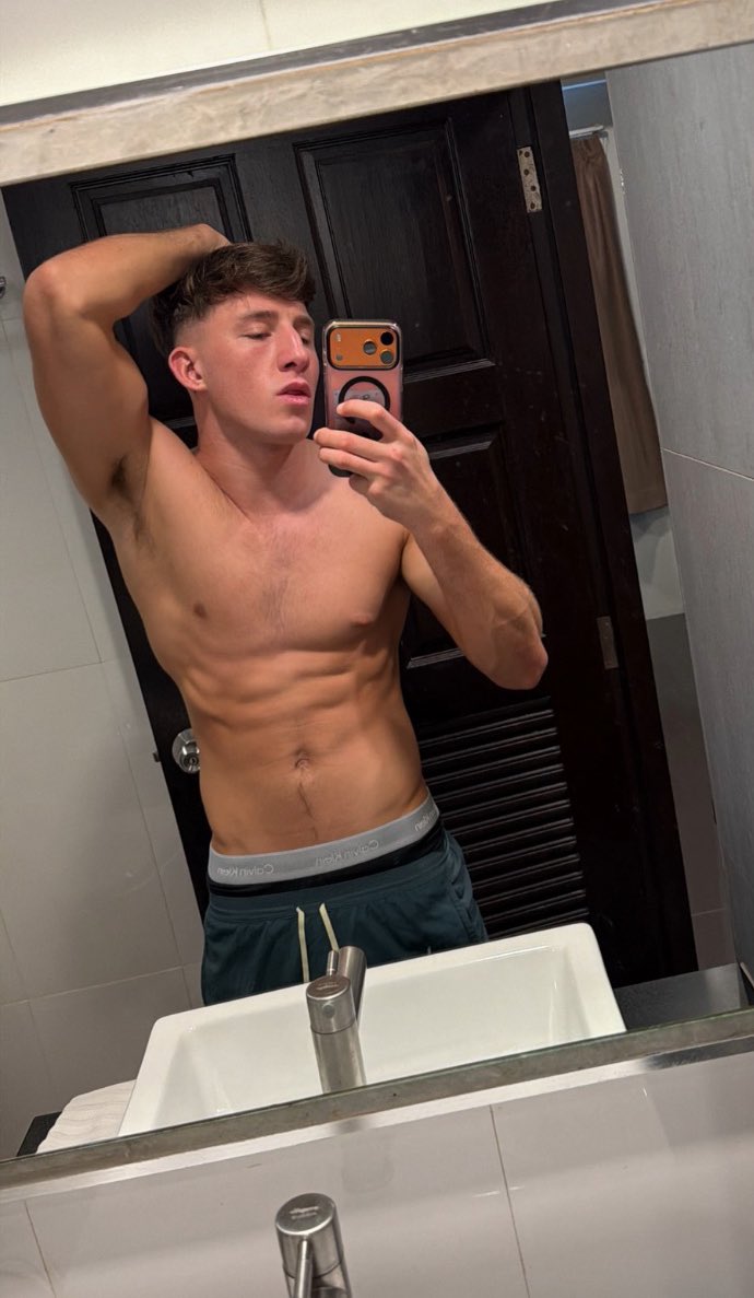 gayscouse32's tweet image. 