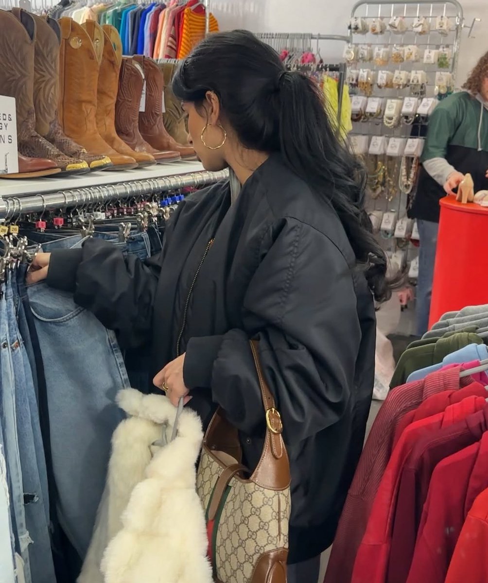 THESANDPRINCESS's tweet image. Indo fazer comprinhas de ano novo