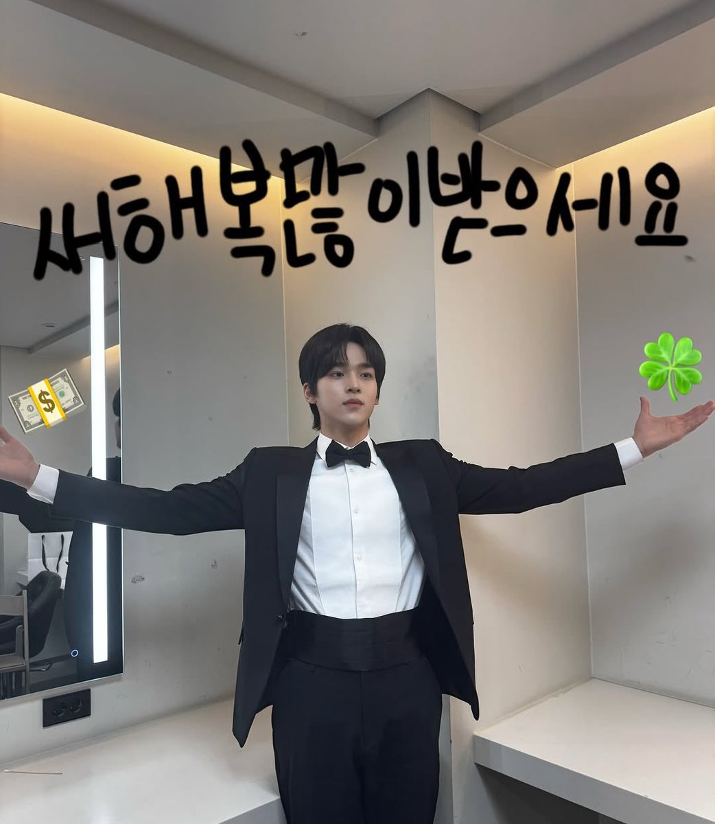 teamseonghyun's tweet photo. 2024                                             2025 https://t.co/Yf0BJFLi3P