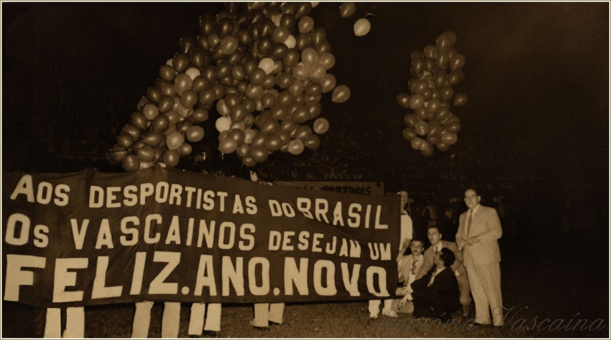 AOS DESPORTISTAS DO BRASIL
OS VASCAÍNOS DESEJAM UM 
FELIZ ANO NOVO! 

Quando o mundo estava em guerra, realizava-se ao fim de cada ano a final do campeonato brasileiro de seleções estaduais.  

Era uma dessas finais entre Rio e São Paulo, disputada na nossa casa, São Januário, e
