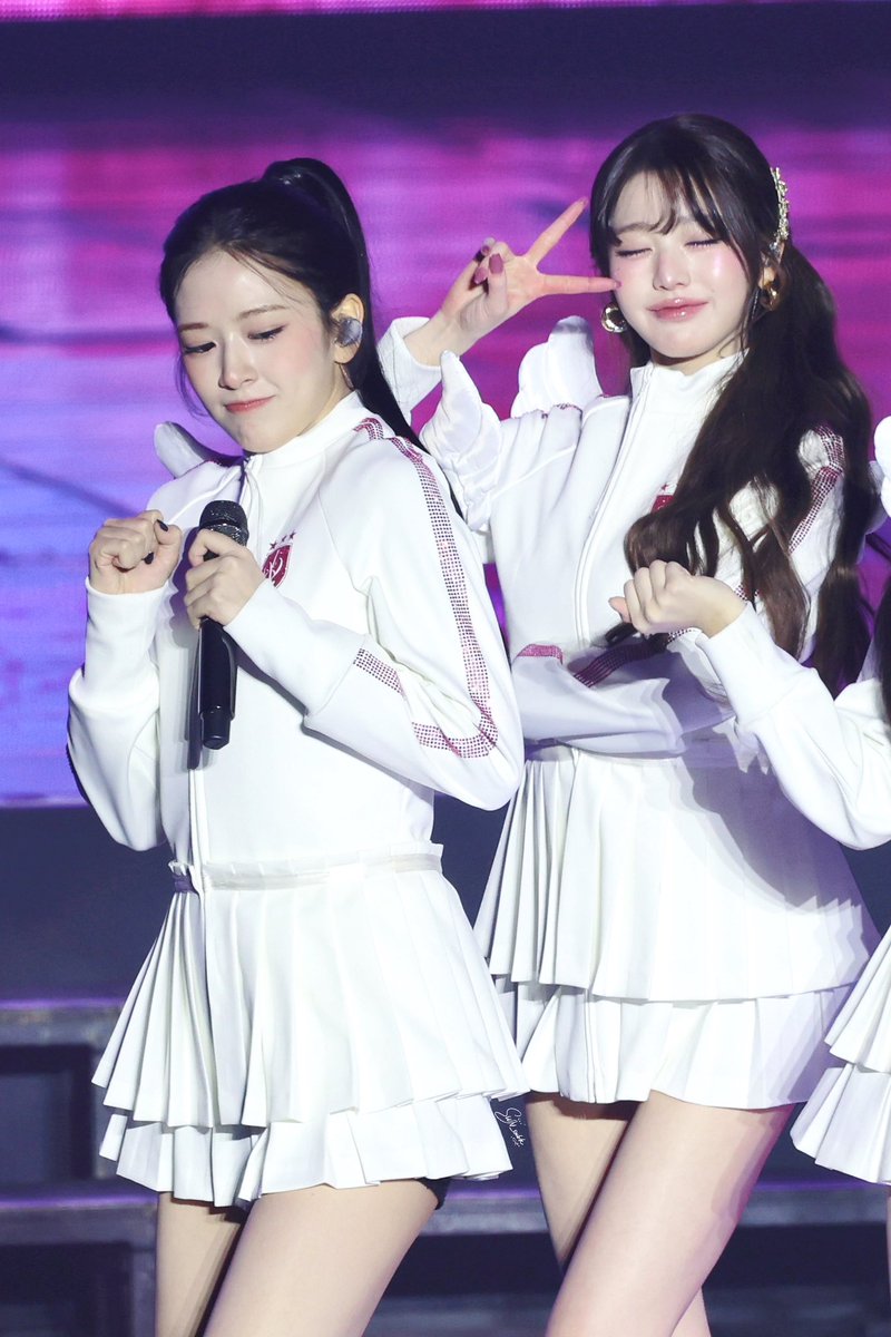 HAPPY NEW YEAR
🎉

#SHOW_WHAT_I_AM
#장원영 #안유진 #JANGWONYOUNG
#ANYUJIN #아이브 #IVE
 #안녕즈 #Annyeongz