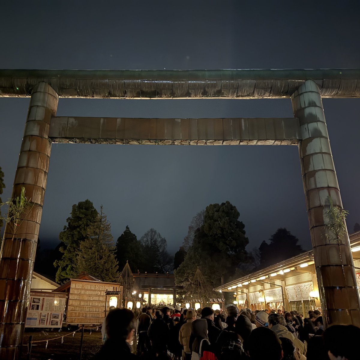 明けましておめでとうございます。 ビッグサイトから地元の神社に直行