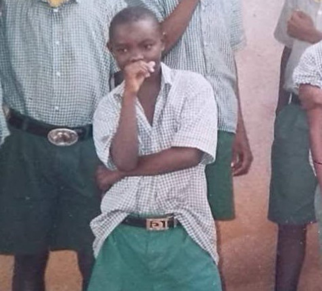 Weeleey6's tweet image. Street kids really think we’re richer than them💀