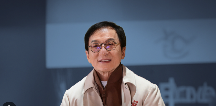 Dünyaca ünlü aktör Jackie Chan:

▪️ Geçenlerde bir video izledim. Çocuğun konuşmasını görür görmez ağlamaya başladım. 

▪️Çocuğa "Büyüyünce ne olacaksın?" diye soruyorlar. O da "Bizim burada çocuklar büyümez." diyor.

▪️Evet Gazze, Gazze'nin çocukları.

▪️Her gün bombalar altında