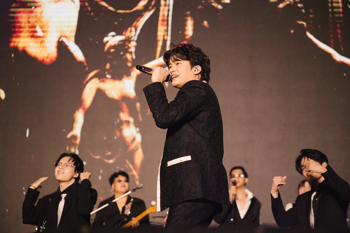 CpnLife's tweet image. ทุกนาทีที่สวยงาม ทุกนาทีที่ได้ฉลองเคานต์ดาวน์

 Nont Tanont ศิลปิน Headliner บนเวที centralwOrld Bangkok Countdown 2026 The Original – A Tribute to Love 

🎙ร้องสด ได้ฟีล😎 ฟังทัั้งคืน...ก็ได้น้าาาา 

#CTWCountdown2026XNONTTANONT #NontTanont #nontfam #CentralPattana