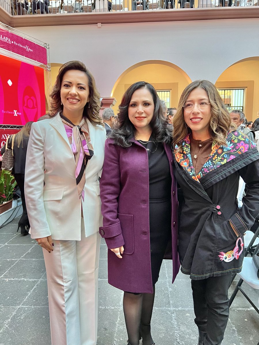 claudia_diazt's tweet photo. Hoy tuve el honor de asistir a la toma de protesta de la Presidenta Municipal de Xalapa, Daniela Griego, le deseo mucho éxito en su encargo. Enhorabuena!

#Xalapa
#municipiodexalapa https://t.co/v1RbXVjiPR