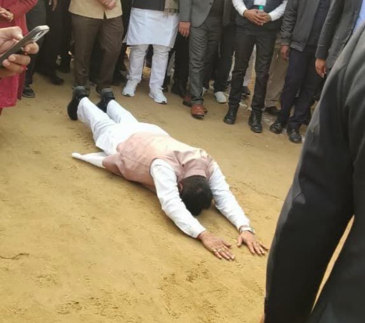 तुम्हारे बिन हमारा कोई नहीं…
मुख्यमंत्री भजनलाल शर्मा गिरिराज धरण की शरण में 🙏
आस्था, विश्वास और संकल्प का संगम।