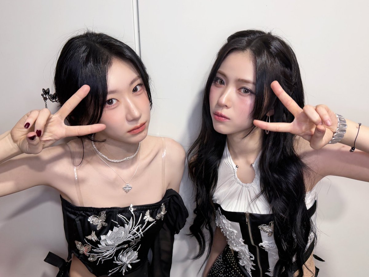 [ #2025MBC가요대제전 ]

Together, we shone ✭𝟐𝟎𝟐𝟓✭ till the very end.
ITZY MIDZY, Let’s Fly in ✭𝟐𝟎𝟐𝟔✭, too!

 ∧,,∧
(  ̳• · • ̳) 𝙄𝙏𝙕𝙔 ♡ 𝙈𝙄𝘿𝙕𝙔
/>ꕥ<\  𝘵𝘰 𝘣𝘦 𝘤𝘰𝘯𝘵𝘪𝘯𝘶𝘦𝘥 ˎˊ˗

#ITZY #MIDZY <a href="/ITZYofficial/">ITZY</a>
#ITZY_TUNNELVISION
#ITZY_TNVS
#가요대제전