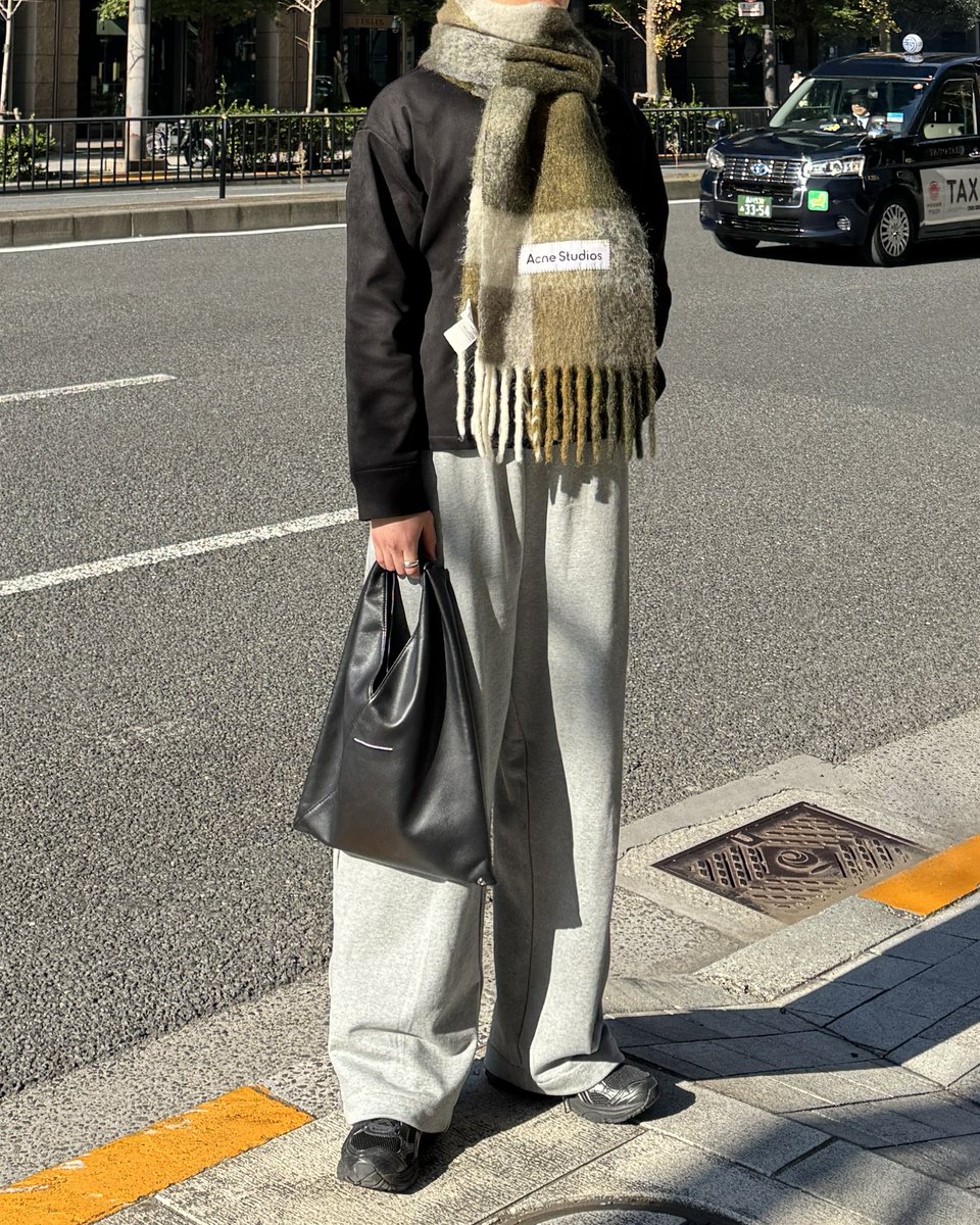 ASM1456's tweet photo. アクネのマフラーお気に入りです🧣
#日常垢 #日常 #ファッション https://t.co/IOHlCiTARX