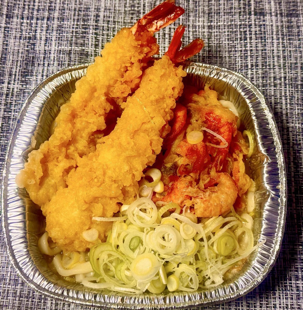 HAPPYHAPPYSNOW2's tweet photo. 年越しうどん食べるはずが、寝落ちして年明けうどんになったw
明けましておめでとう〜🥳 https://t.co/FeK20gBcFg