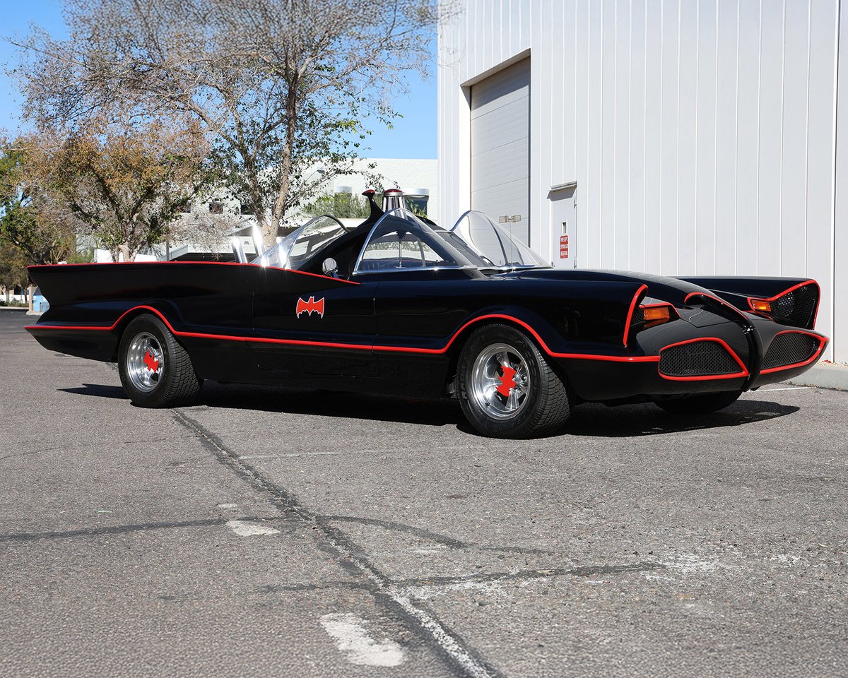 Barrett_Jackson's tweet image. Straight out of Gotham! This custom 1975 #Lincoln #Continental Mark IV #Batmobile re-creation is powered by a 460ci V8 with a 3-speed automatic transmission and features signature Bat-themed equipment.

Learn more: bit.ly/SD26TW-1975Lin…