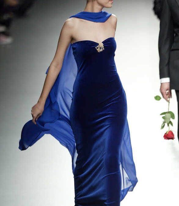 overrthiinking's tweet image. ابغى هالفستان علشان هذي الليريكس فقط