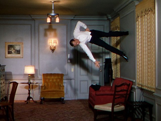 Guiguiii94's tweet image. Ma 155e et dernière séance ciné de l’année, au Reflet, avec le #RoyalWedding de Stanley Donen 1951 en version restaurée - sa première réalisation solo ! - et Fred Astaire dans ses célèbres scènes de danse au plafond et avec le portemanteau !