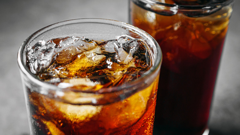 RetroEvery's tweet image. Coca-Cola BlaK: Coffee-infused Coke launched in 2006 for a sophisticated buzz. Too bitter for soda drinkers, too sweet for coffee fans. Axed by 2008. Mixing worlds doesn't always blend! #CokeFail #BeverageFails