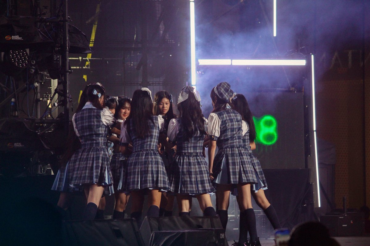 laLuz13_'s tweet photo. Happy New Year 🥳

#KLP48 https://t.co/HdfVpfwEgV
