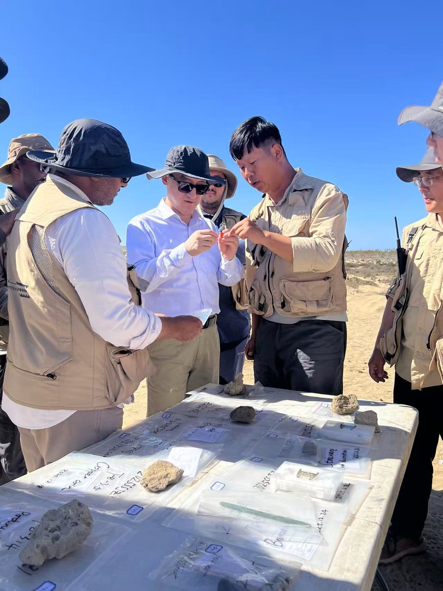 snpsda's tweet image. زار القنصل العام السيد وانغ تشيمين أمس موقع ميناء #السرين الأثرية في محافظة #الليث، واستمع للتقديم أعمال التنقيب ونتائجها بالمشروع في الموسم الرابع من الفريق الأثري المشترك الصيني السعودي @MOCHeritage . وقال القنصل العام إن الاكتشافات الأثرية الوفيرة أسفرت عن اختتام ناجح لـ…