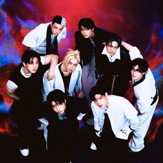 sboficial's tweet photo. Stray Kids confirma novo álbum e nova turnê para 2026. https://t.co/mtZt2r6w0e