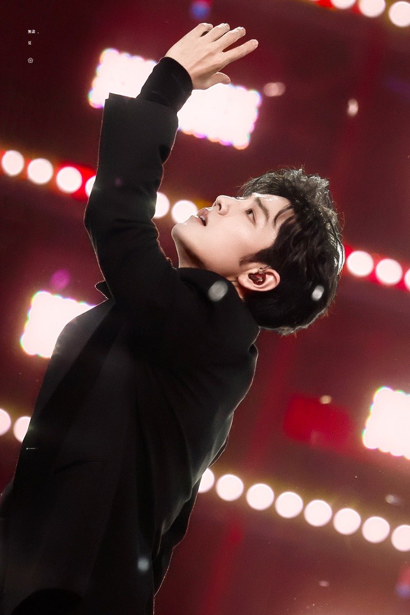 wxyzybxz's tweet image. 251231 Xiao Zhan at Dragon TV New Year Eve Gala

Look at me 

cr 无尽夏·博君一肖
#GoAheadto2026WithXiaoZhan
XIAO ZHAN COUNTDOWN 2026