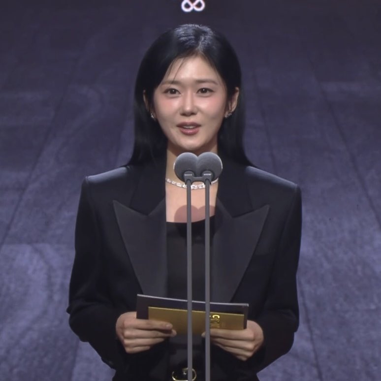 수트 김지원 장나라 진짜 존잘이시다.......