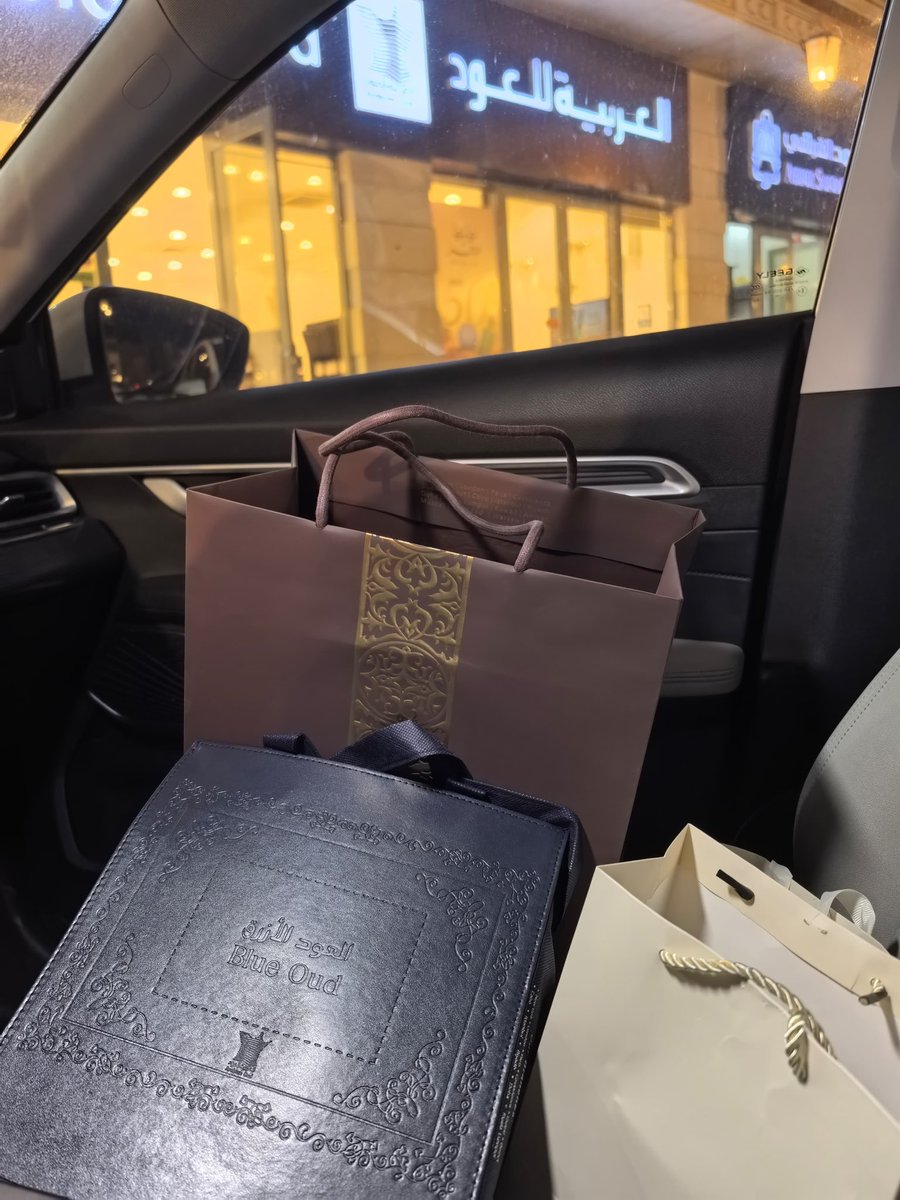 abqu19's tweet image. بمناسبة السنة الجديدة قررت أدلّع نفسي ومتابعيني 🎁
رحت للعربية للعود واشتريت لنفسي بكج العود الملكي ولكم بكج العود الأزرق بيكون فيه سحب لفائز واحد،
والشروط بسيطة:
رتويت وإعجاب – تعليق – متابعة
حظ طيب للجميع 🌿