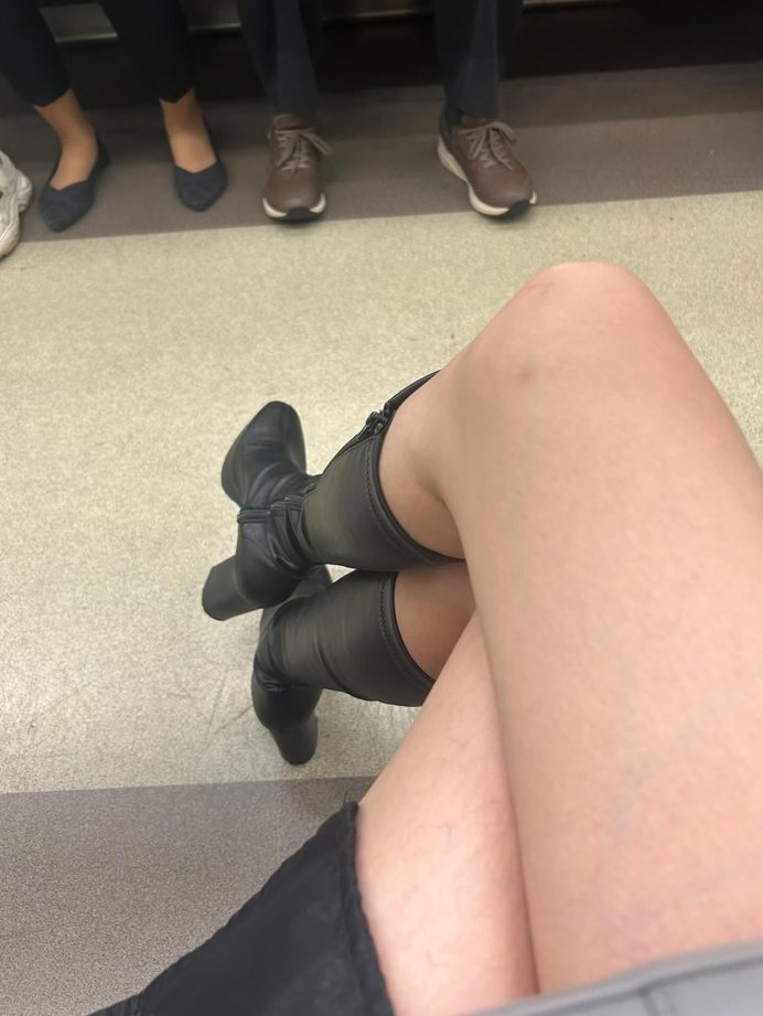 #KneeHighBoots

(𝑃𝑖𝑐𝑡𝑢𝑟𝑒 𝑐𝑜𝑢𝑟𝑡𝑒𝑠𝑦 𝑜𝑓 <a href="/guinecmepa1988/">窒息ネキ</a> )