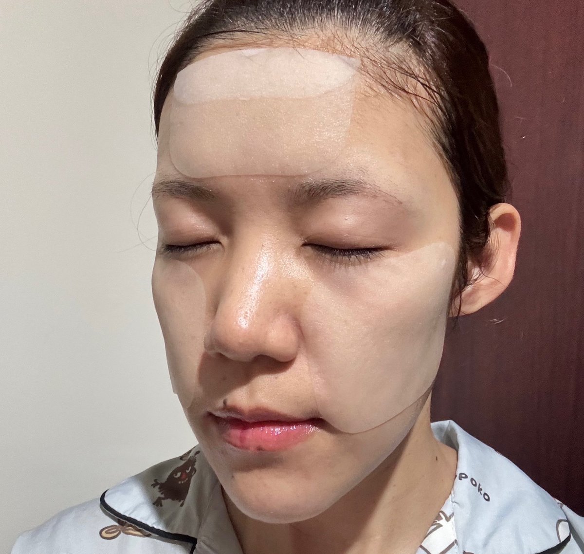 PangLReview's tweet image. มาค้าบบบ ข้ามปีกับแพดขาว Herhyness บูสต์ผิวให้กลาสสกินกันไปเลย เป็นการมอบความรักให้ผิวตัวเองที่ดีมาก เค้าเป็นแพดที่ชุ่มชื้นมากจริงๆ แผ่นอุ้มเซรั่มแบบฉ่ำ อยากผิวโกลว์ใส กลาสสกิน ต้องลองละจ้า คืนนี้ขอสวยข้ามปีน๊าา อิอิ