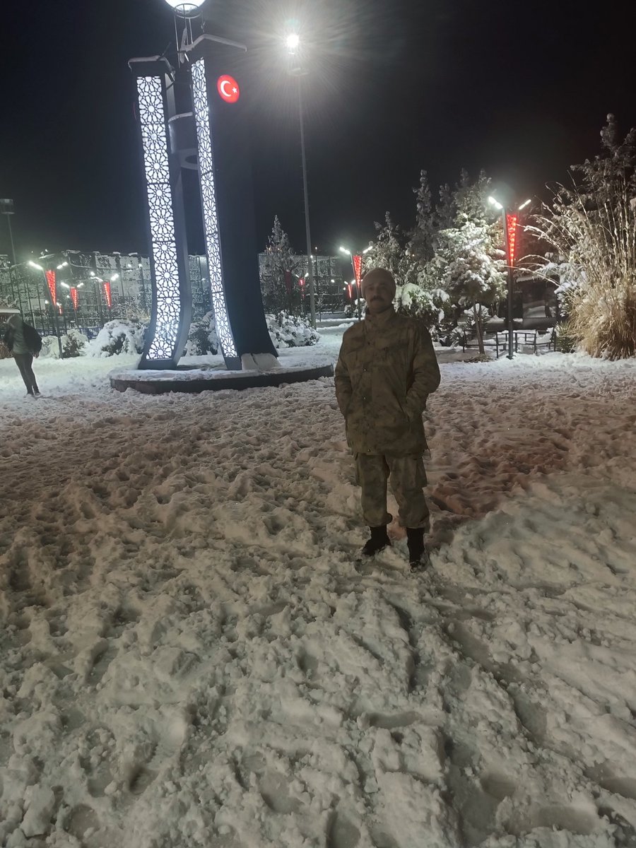 #GüvenlikKorucuları
Yeni yılada eski yılda görevimizin başındayız 

Kendimizden geçtik en düşük Asğeri ücret ile Çocuklarımızın geleceğini endişe etmemek elde değil

Koruculara sahip çıkın çünkü onlar Bayrak🇹🇷dalgalansın deyip Herşeylerinden Vaz gecenlerdir <a href="/RTErdogan/">Recep Tayyip Erdoğan</a>