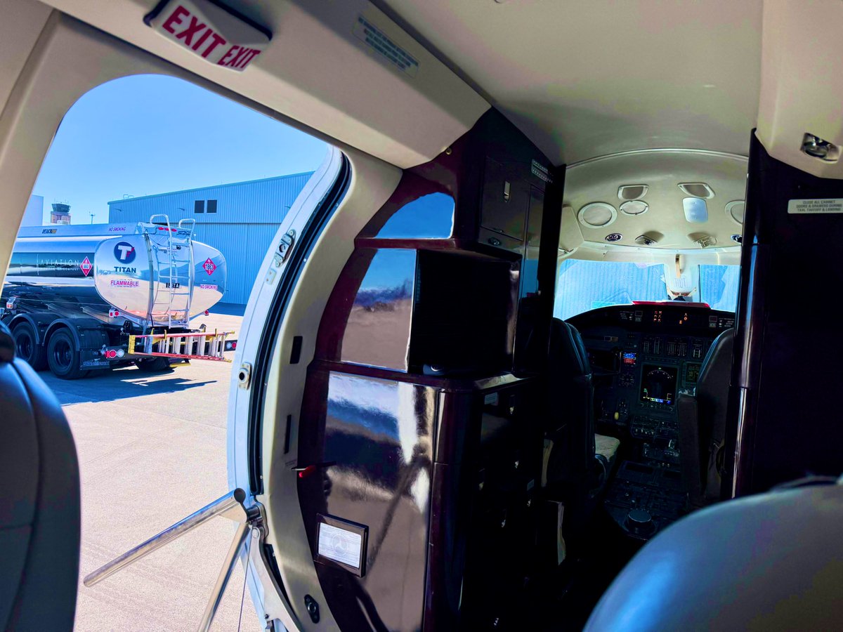 Colleen Loustalot ✈️ tweet media