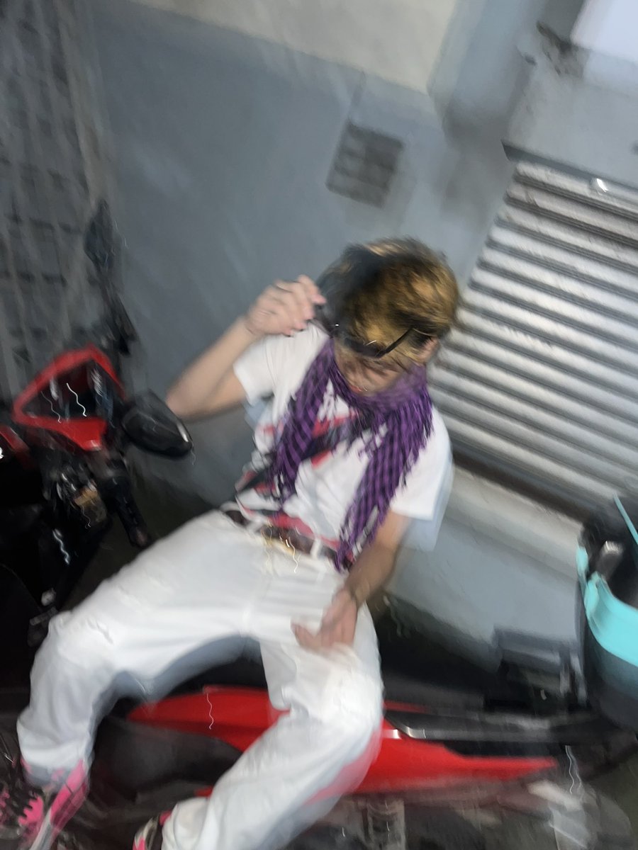 Johnred1043057's tweet image. sabay?