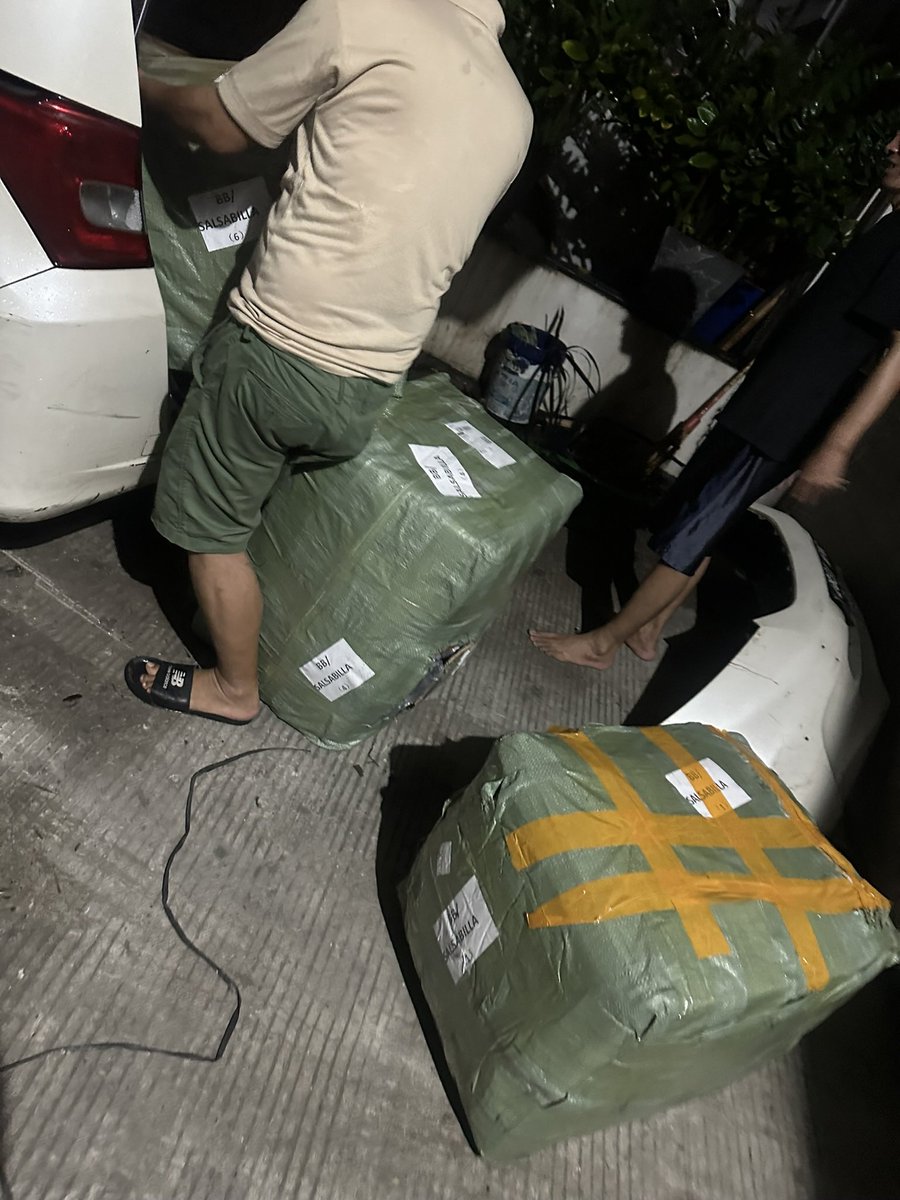 makeitpaw's tweet image. sayang bgt moment epikk diawal tahun 2025 malah baru nemu fotonya &amp;lt;///3 (emg ga ada persiapan) 😭🧎🏻‍♀️