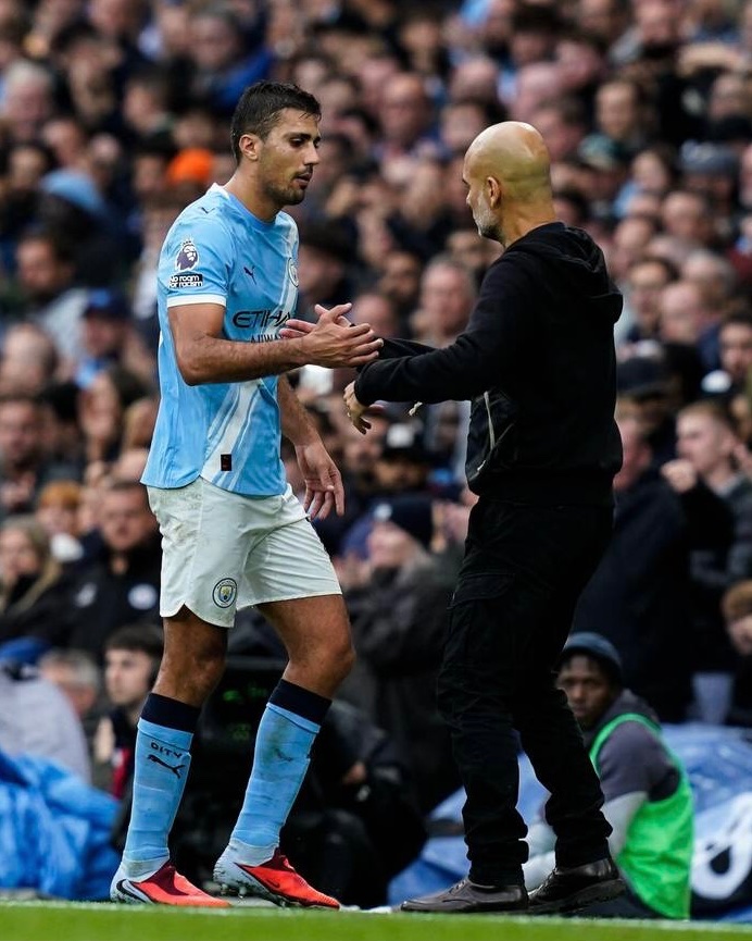 cityreport_'s tweet image. Pep Guardiola: “All I want is to see Rodri happy, it’s the only thing I want. His knee I know is fine. Muscular is fine. I want the Rodri we all met. His joy in playing, his presence, his body language, this kind of stuff. I want it for him. For the team of course selfishly, we…