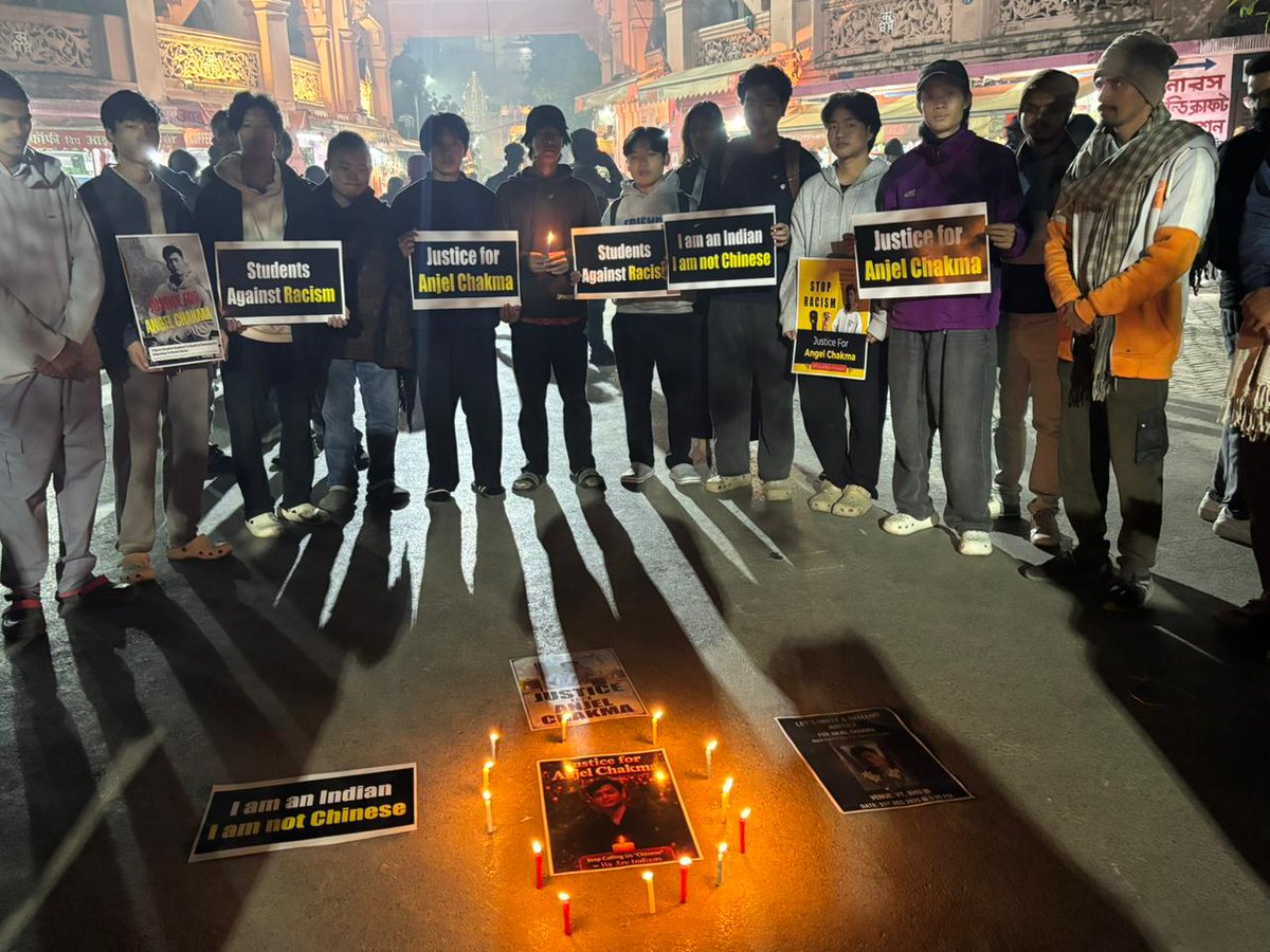 आज NSUI BHU  के द्वारा पूर्वोत्तर राज्य त्रिपुरा के छात्र एंजेल चकमा की देहरादून में नस्लीय भेदभाव के आधार पर हुई हत्या के विरोध में एक श्रद्धांजलि सभा का आयोजन किया।
सभा में उपस्थित छात्रों ने घटना को नस्लवादी नफरती बताया और प्रशासन से दोषियों के खिलाफ सख़्त कार्रवाई की मांग की।