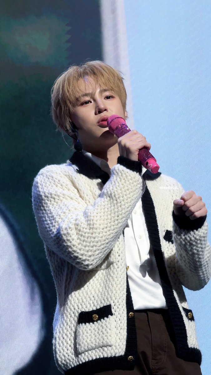 귀여워 >_<❤️

#하성운 
#HASUNGWOON
<a href="/gooreumseng/">하성운</a>