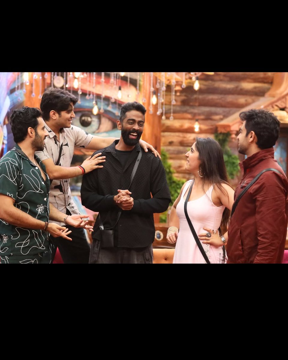 Urvashi♡ tweet media