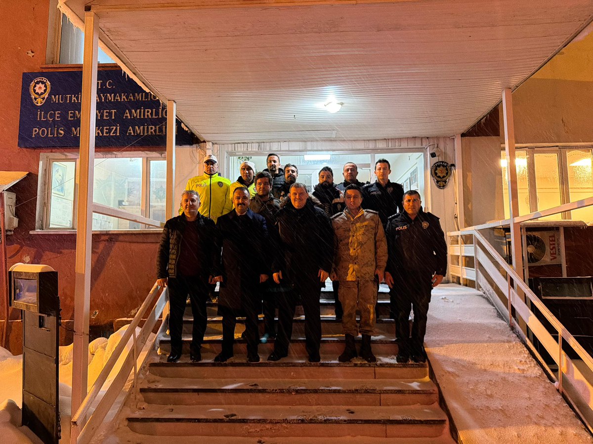 İlçe Kaymakamımız sayın <a href="/onuryilmazer_/">Onur Yılmazer</a> ile birlikte; 
📍Belediyemizin itfaiye Personeli ve karla mücadele Ekibini, 
📍İlçe Emniyet Amirliğimizi, 
📍İlçe Devlet Hastanemizi ve 
📍İlçe Jandarma Komutanlığımızı ziyaret ederek yeni yıl dileklerimizi ilettik.

İlçemizin huzuru,