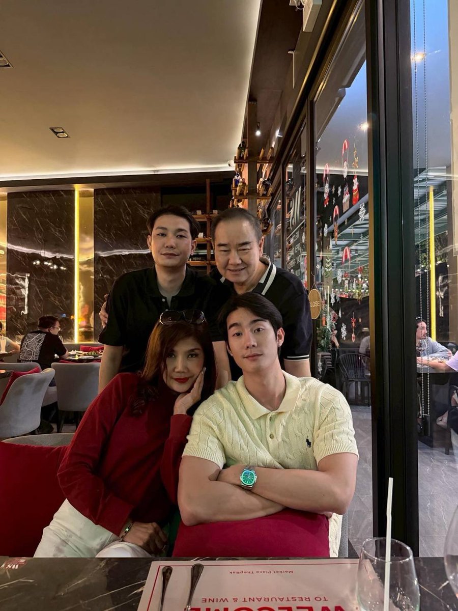 FORCEBOOKFAMILY's tweet photo. HNY 2026

IG : phonne_ (update)
#fforce_ @fforcejs https://t.co/nIzMVdwWie