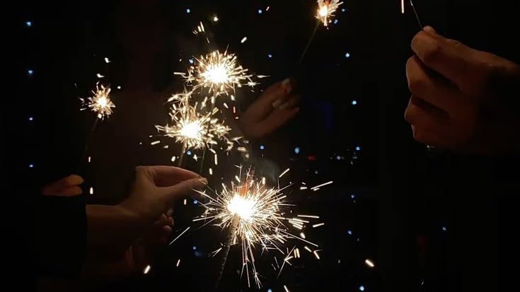 minhyutng's tweet photo. Hey, just wanted to say a few words.

You made it through this year, each in your own way, and that doesn’t go unnoticed. I hope the year ahead treats you well, brings things that feel right, and gives back a little of what you’ve put in.

Here’s to a good one, Happy New Year. https://t.co/NGmIKRYU2N