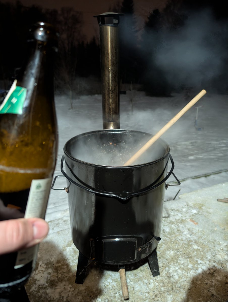 Je přesně tolik kolik je, datum není důležité, místo taky ne. 
A já si sedím na verandě, popíjím pivko a vařím guláš.
Krásný nový rok všem.