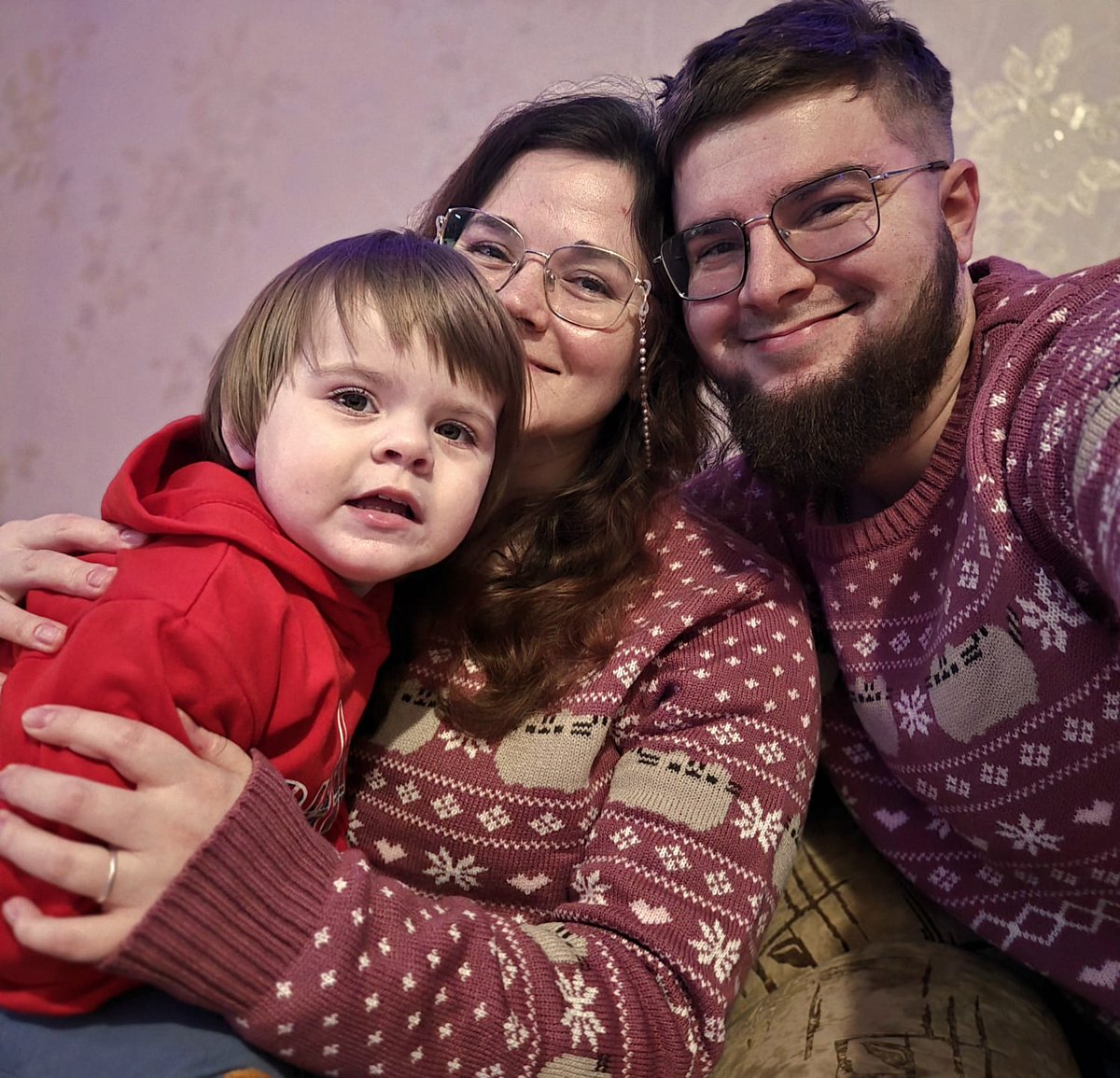 Вдячні за щастя бути сьогодні всі разом.

І ця вдячність цілком матеріальна. 

Підтримайте збір на відновлення зору Захисникові, що проходить лікування в 75-му реабілітаційному шпиталі: send.monobank.ua/jar/2phJBUu23u

Гарного свята всім, хто святкує❄️