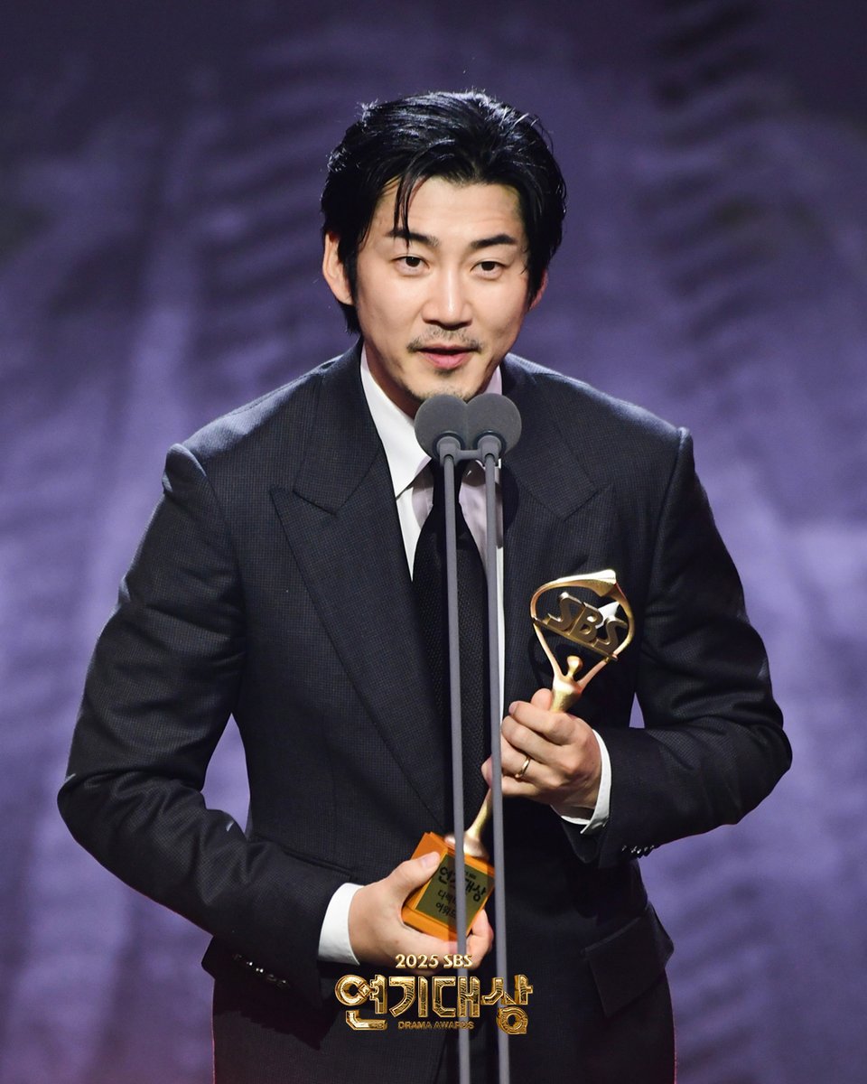<2025 SBS 연기대상>
#디렉터즈어워드🏆
#윤계상 #트라이우리는기적이된다 #TheWinningTry

#2025SBS연기대상 #SBSDramaAwards
#2025연기대상 #SBS드라마 #연기대상