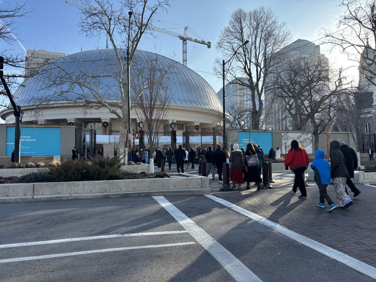 🚨HAPPENING NOW🚨

The gates are open at Temple Square as thousands begin to lineup outside the Tabernacle ahead of President Jeffrey R. Holland’s funeral

<a href="/KUTV2News/">KUTV2news</a>