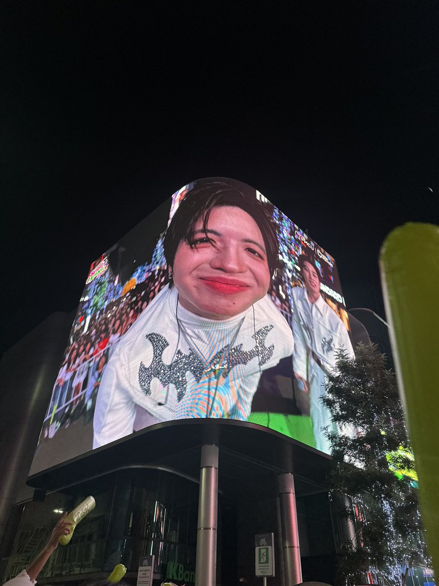 2000_154_5's tweet image. งาน AIS ทำอะไรเฟิร์สวัน #Firstone #AISSIAMxTleFirstOne