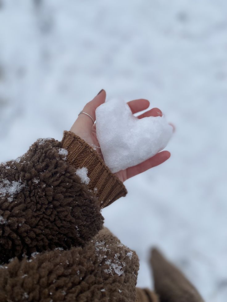 "Yara almamak için giydiği zırhı, taşımaktandı bütün yorgunluğu.."